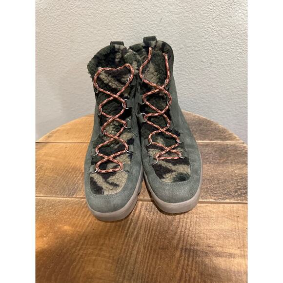 Bernardo Dana Genuine Shearling Water Resistant Boots size 8 - Picture 2 of 7